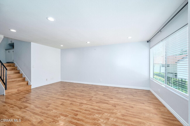 Foto del edificio - 1372 Ramona Dr