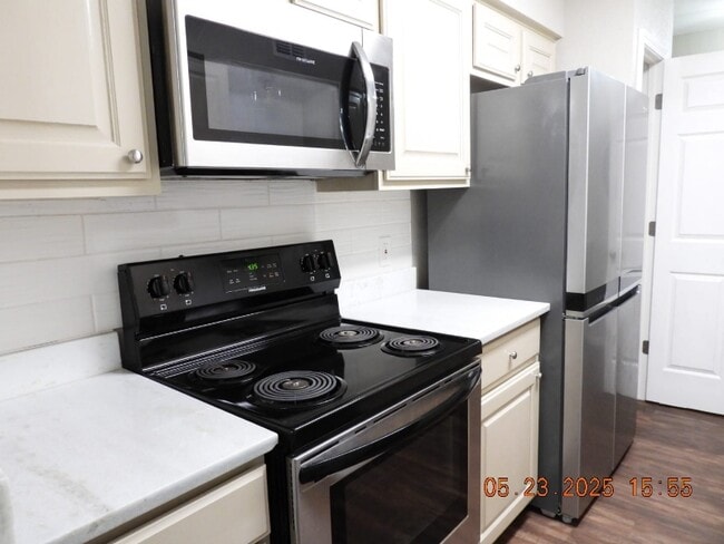 Building Photo - 7252 Mansions Dr