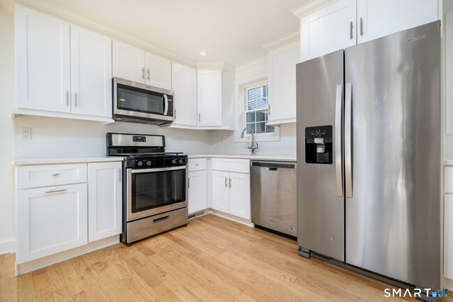 Building Photo - 159 Grove St