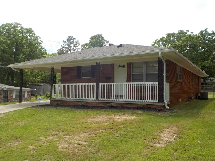 Primary Photo - 900 N Hughes St