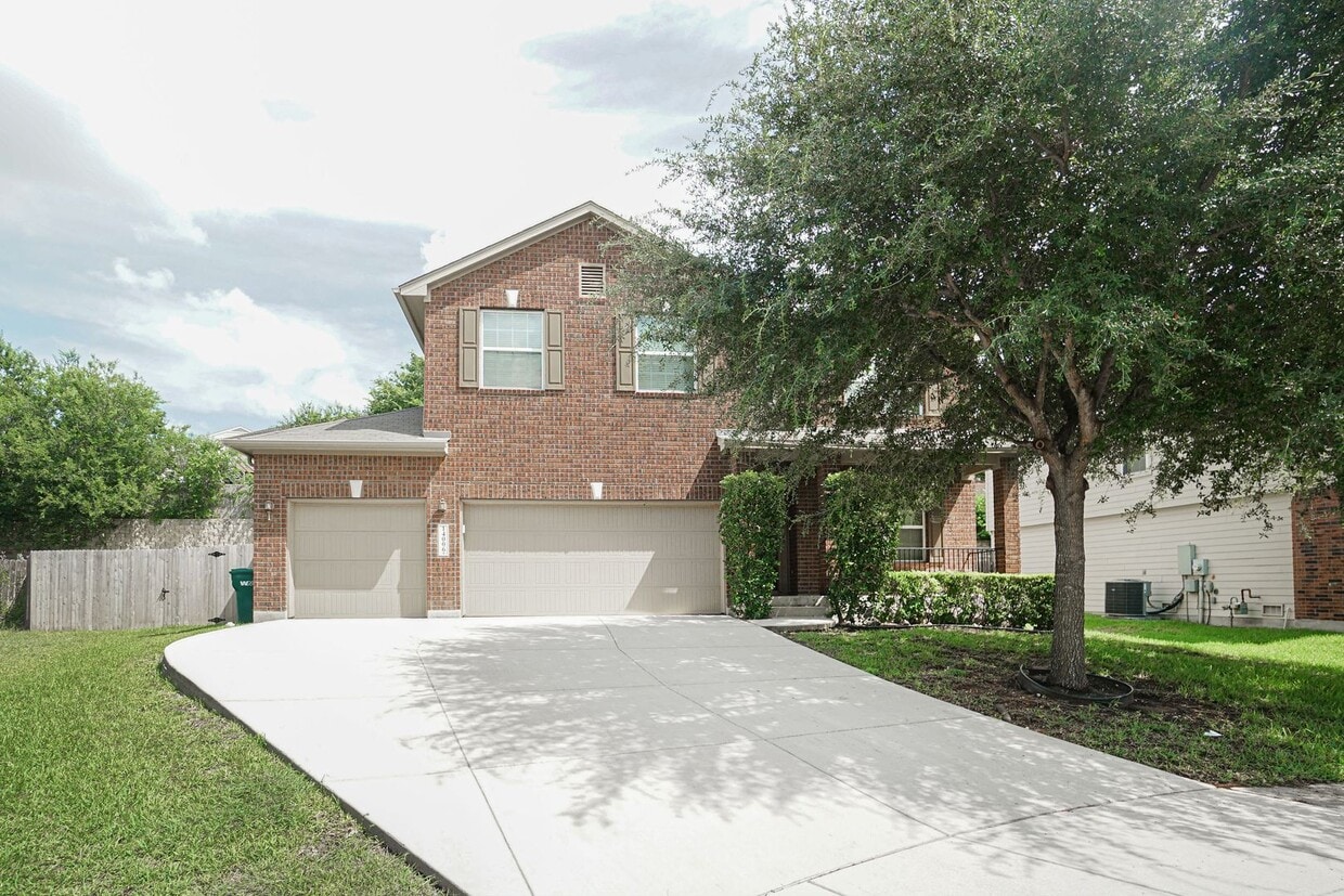 Foto principal - Charming 2-Story Home