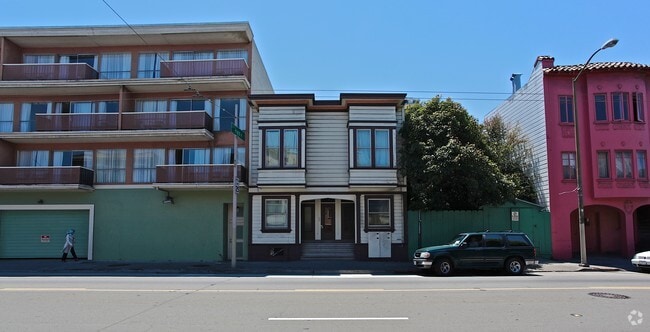 Building Photo - 821-825 N Point St