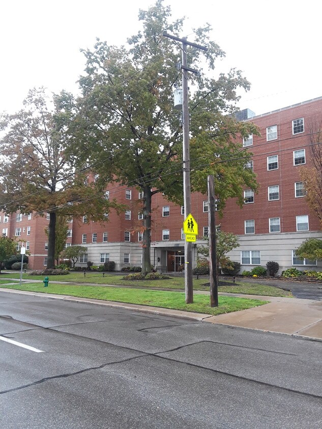 18975 Van Aken Blvd, Shaker Heights, OH 44122 Condo for Rent in