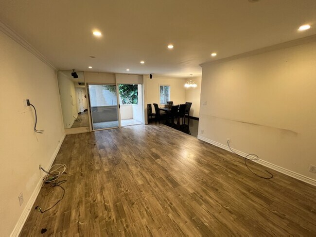 Building Photo - 4521 Colbath Ave