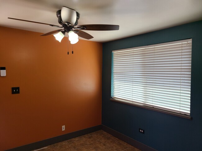 Foto del edificio - 2048 E Rolling Knolls Way