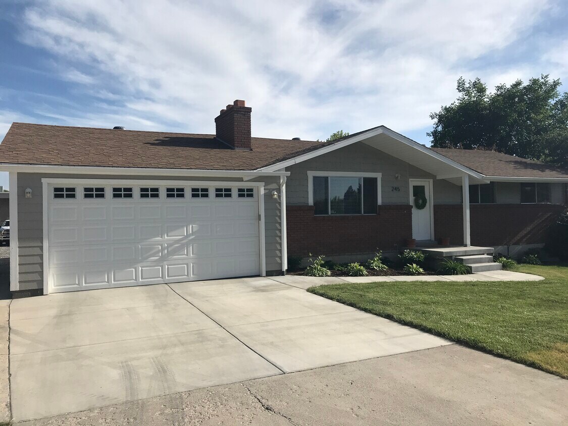 Primary Photo - 245 W 500 N