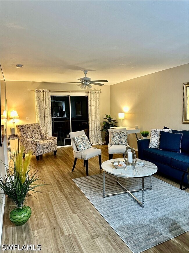 Foto del edificio - 240 Pebble Beach Blvd