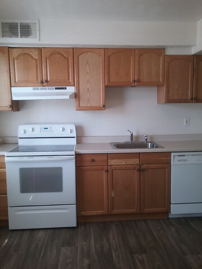 Building Photo - 3906 Pershing Dr