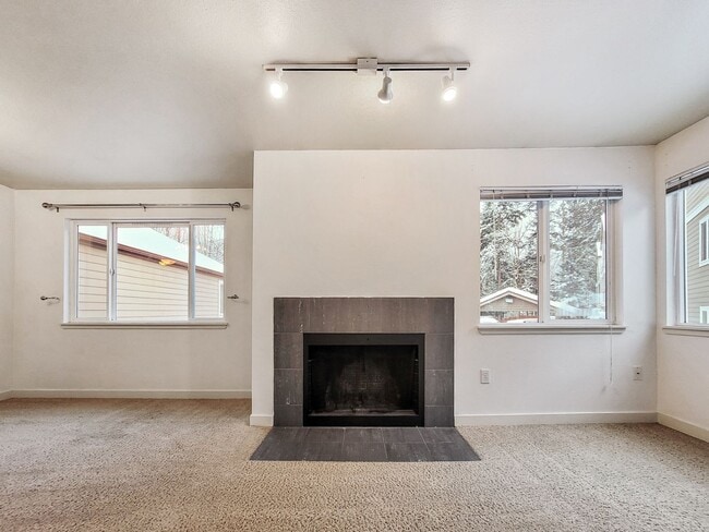 Building Photo - Top Bright unit in Arrington Place near Ol...