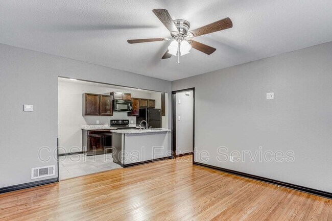 Building Photo - 726 S Oliver Ave
