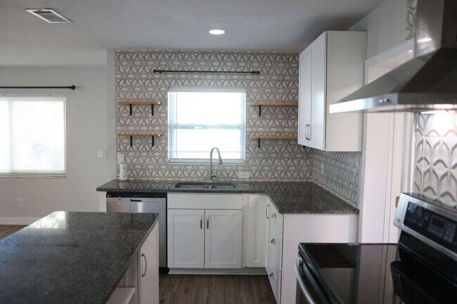 Foto del edificio - 6415 S Englewood Ave