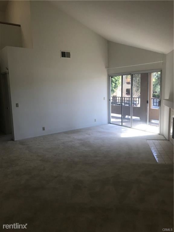Primary Photo - 2 br, 2 bath Condo - 12 Menlo Aisle # 160