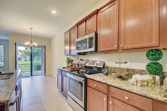 Building Photo - 10385 Wellington Parc Dr