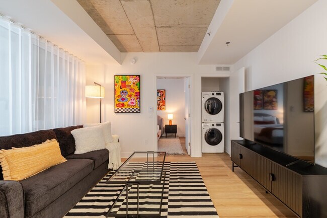 Building Photo - 450 Rue Saint-François-Xavier-SI ID1602260P