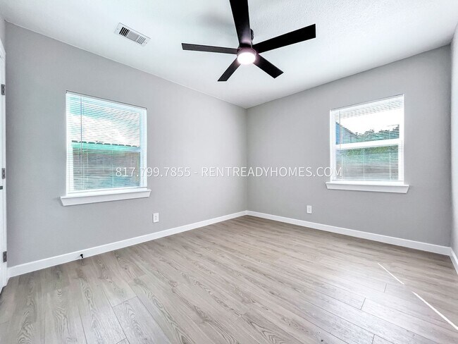 Building Photo - 8158 Panay Dr