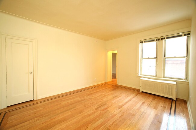 Building Photo - 3232 Shore Pkwy