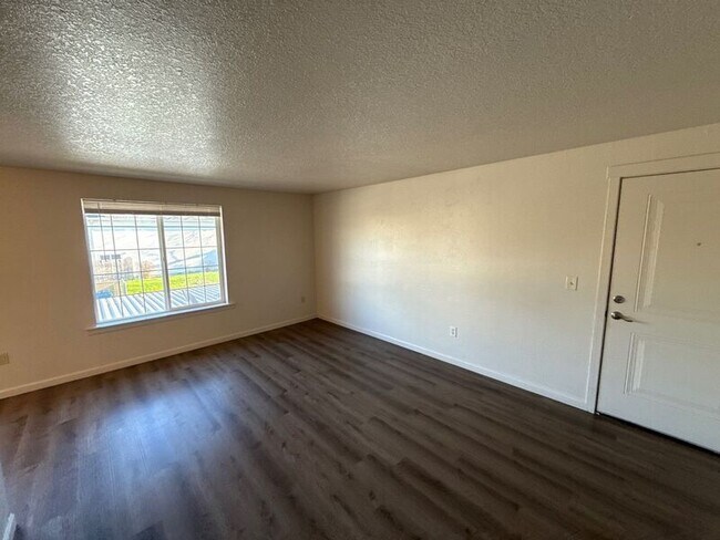 Foto del edificio - 918 Bryan Ct