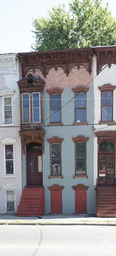 Building Photo - 539 Clinton Ave