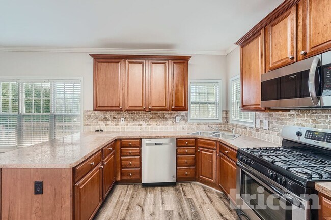 Building Photo - 310 Victory Commons Overlook