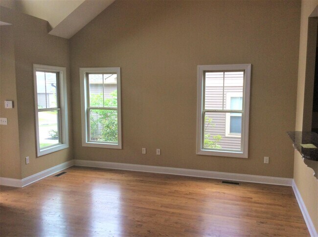 Building Photo - 122 Cypress Cir