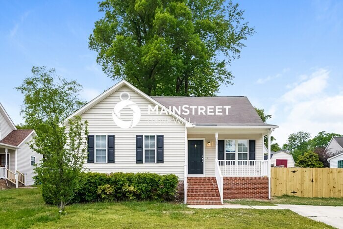 Foto principal - 3 Bedroom Pet-Friendly Home in Knightdale,...