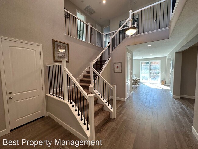 Foto del edificio - 5 br, 4 bath House - 3771 Cloverbrook Ave