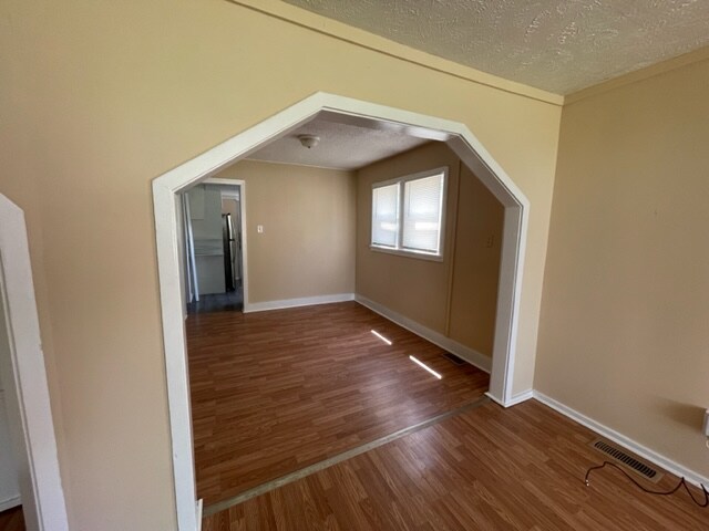 Building Photo - 300 E Highland Dr