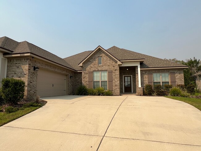 Building Photo - Stunning 4 Bedroom