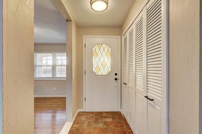 Building Photo - 206 Del Mar Dr