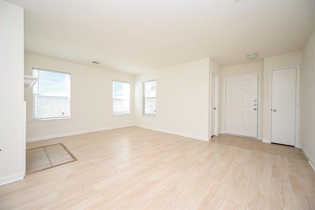 Building Photo - 530 Silky Leaf Dr