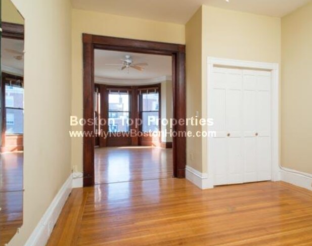 Building Photo - 295 Beacon St