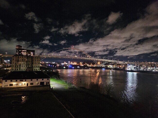 Foto del edificio - 1310 NW Naito Pky