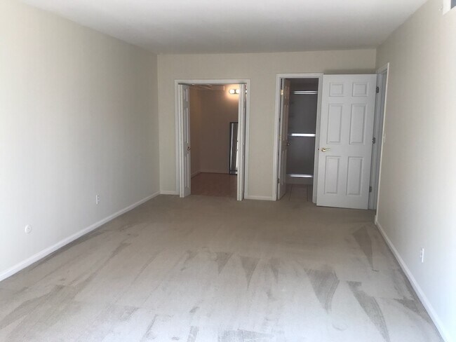 Building Photo - 3450 2nd Ave