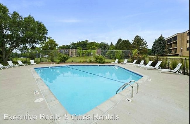 Building Photo - 5643 Green Circle Dr