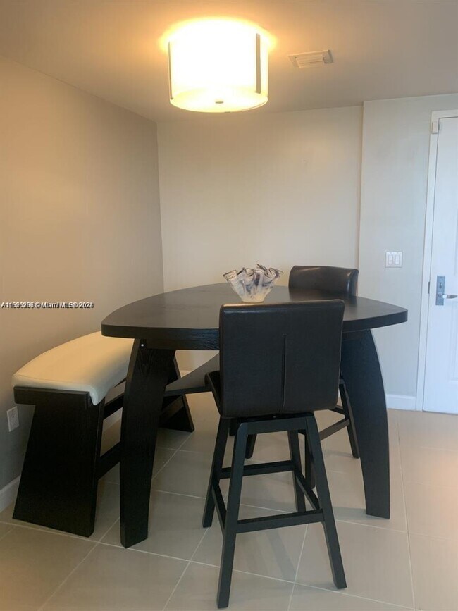 Foto del edificio - 480 Hibiscus St