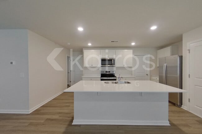 Building Photo - 109 Inez Ave