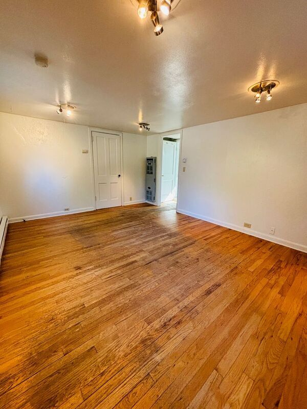 Building Photo - 644 Lesser Dr