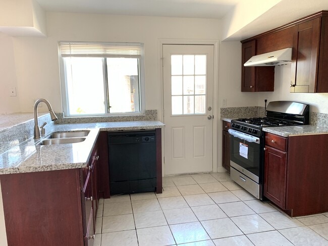 Building Photo - 3 Bedrooms, 2.5 Bath Townhome for Lease in Ontario with Water & Trash Included