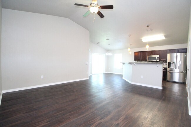 Foto del edificio - Coming 10/17 – 3BR/2BA with Fenced Yard in...