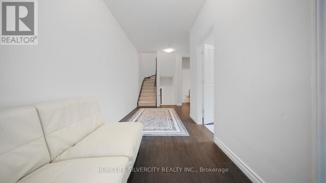 Photo du bâtiment - 677 Park Rd N