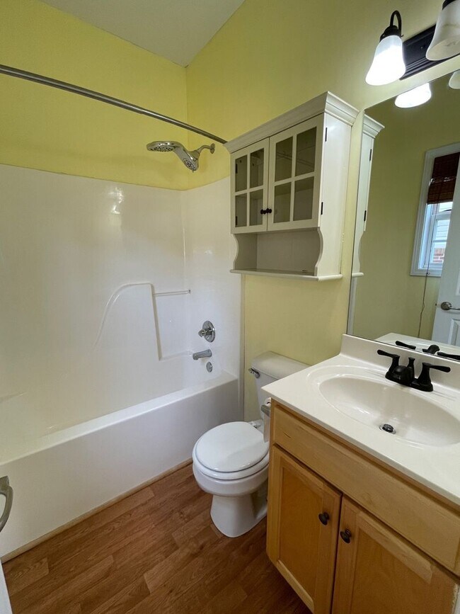 Foto del edificio - 3213 Hardwood Dr
