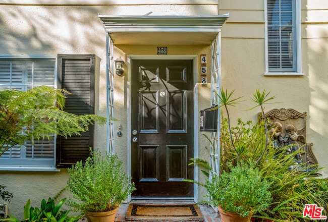 Building Photo - 458 S Bedford Dr