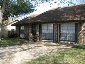 Building Photo - 6509 Skycrest Dr