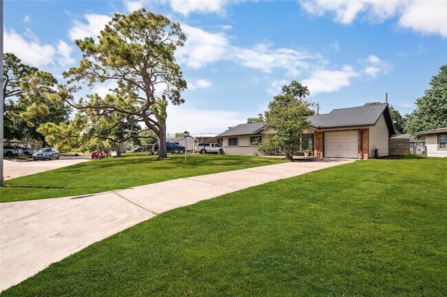 Foto del edificio - 5831 Burr Oak Dr