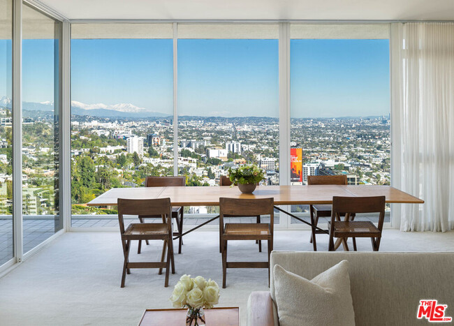 Foto del edificio - 9255 Doheny Rd