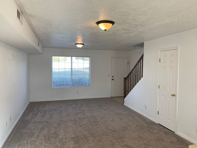 Building Photo - Lexington Hills 2 Bedroom