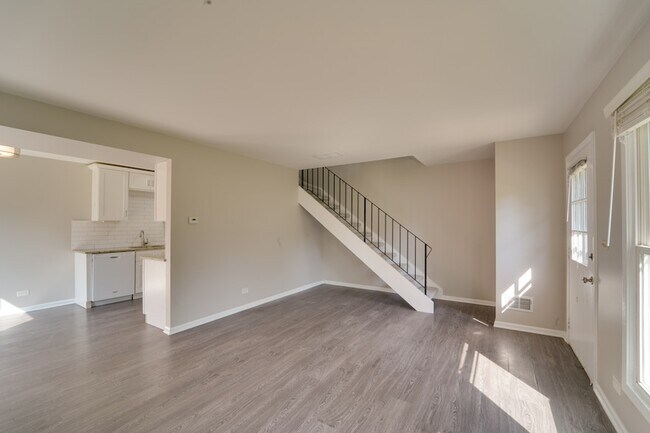 Building Photo - 1883 Jamestown Cir