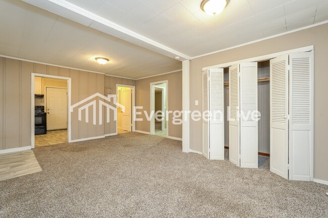 Building Photo - 222 Charles Ave