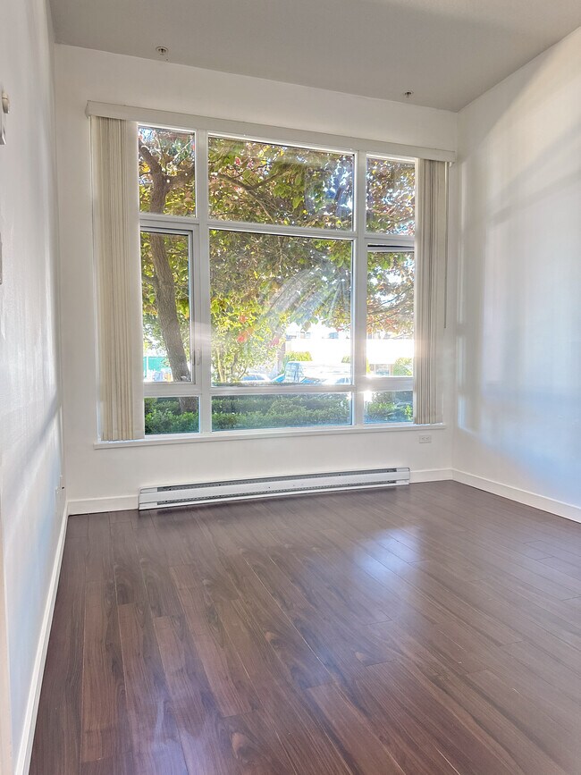 Building Photo - 7121 Sperling Av