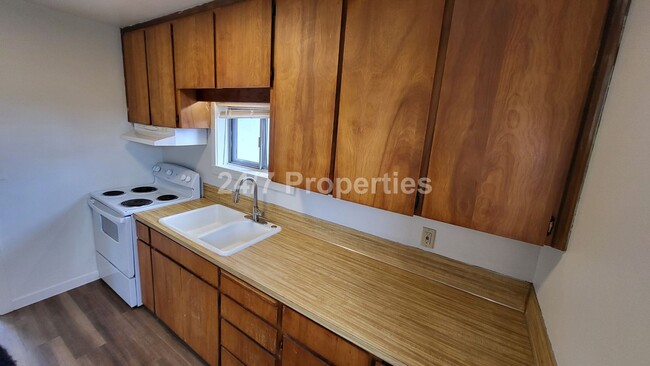 Building Photo - Cozy 2BD | 1 BA with Parking - Forest Grove